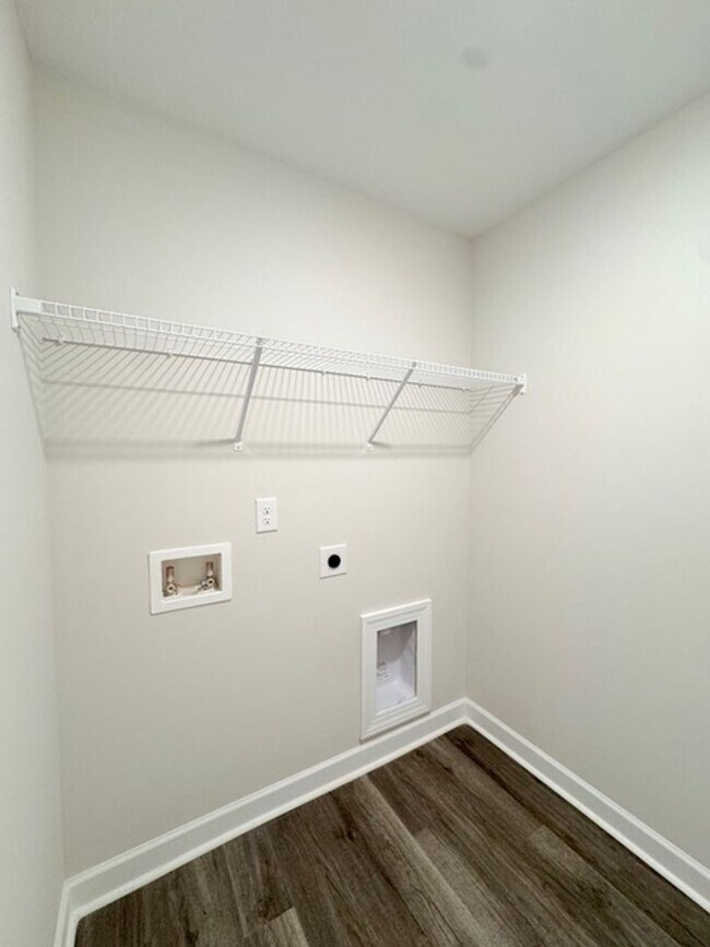 Building Photo - Just Built Beautiful comfortable, open con...