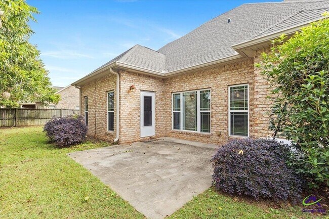 Building Photo - 300 Cheshire Dr