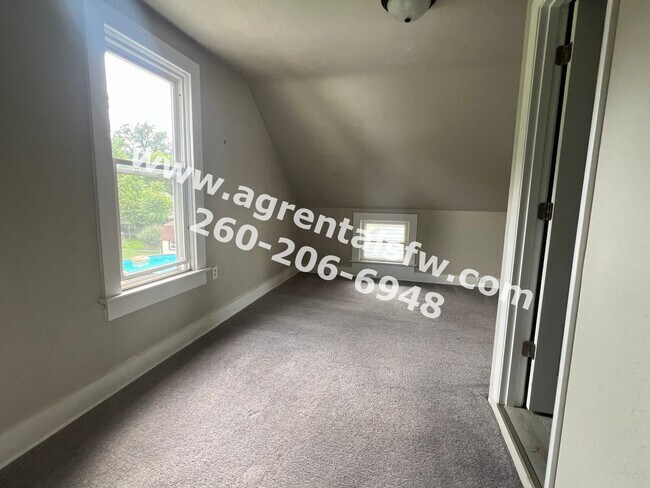 Building Photo - 3 bedroom house