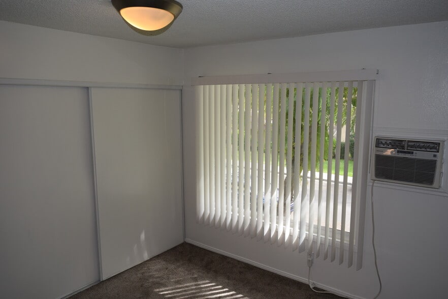 Master Bedroom - 1945 Evergreen St