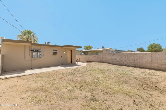 Building Photo - 8931 Robert Dr