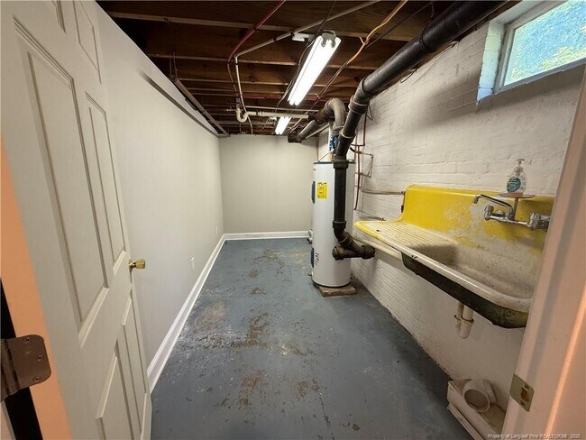 Building Photo - 907 Evans Dr