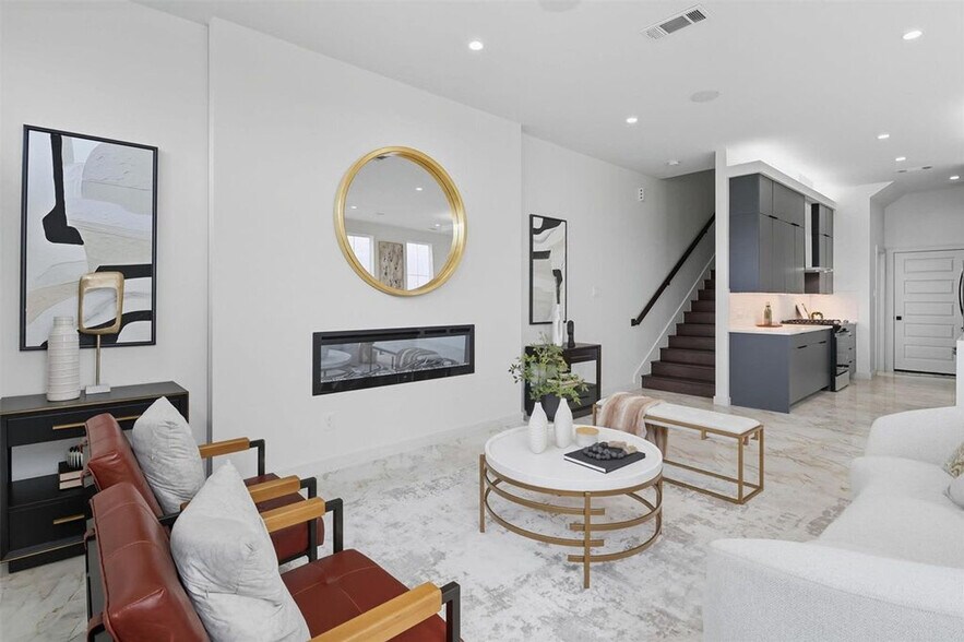 Building Photo - 2926 El Fenice Ln