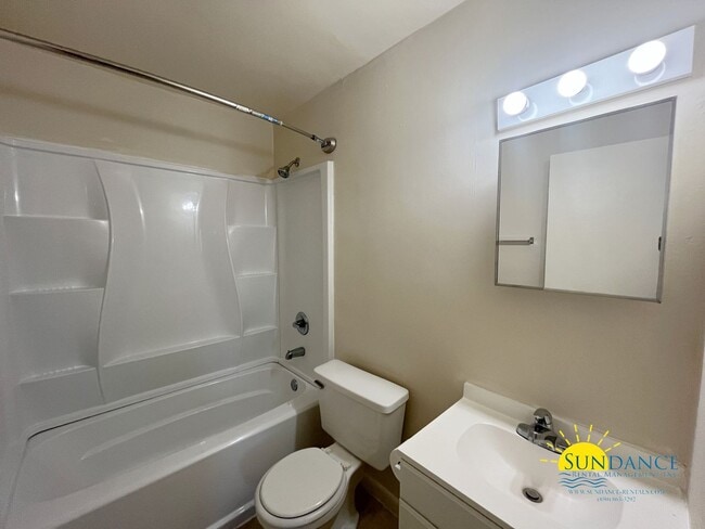 Building Photo - Great 2 Bedroom Home in Fort Walton Beach!