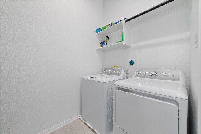 Building Photo - 331 E Coralburst Lp