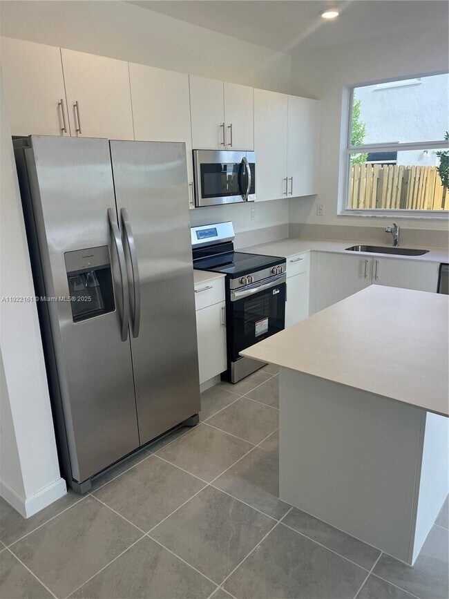 Primary Photo - 2630 SE 27th Ct