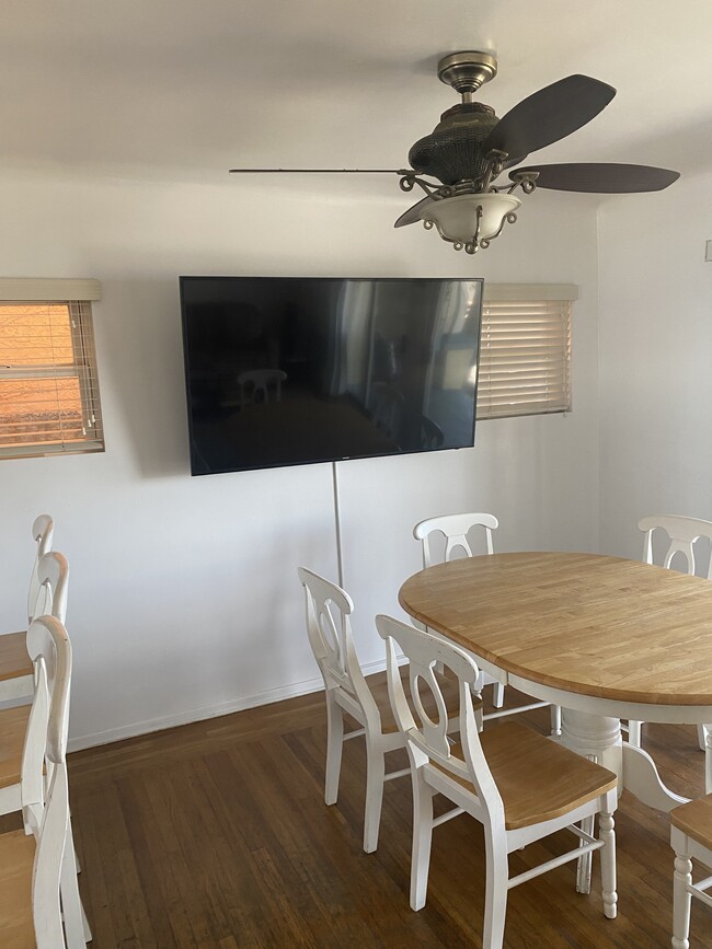 Dining room with TV - 117 Bay Shore Ave