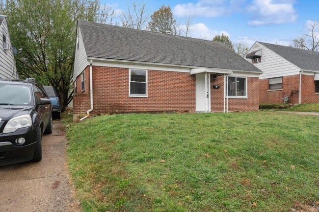 Building Photo - 844 Alverno Ave