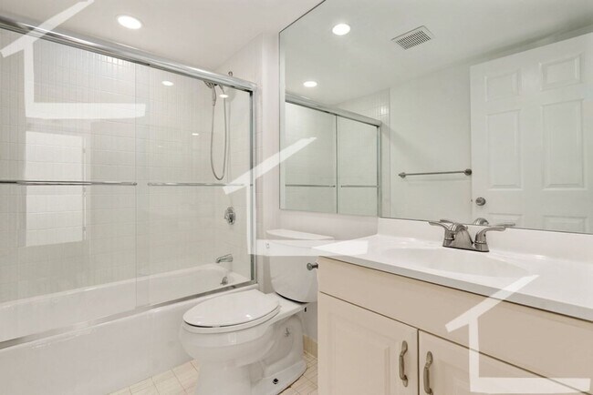 Building Photo - HOT NEWTON LISTING!!!