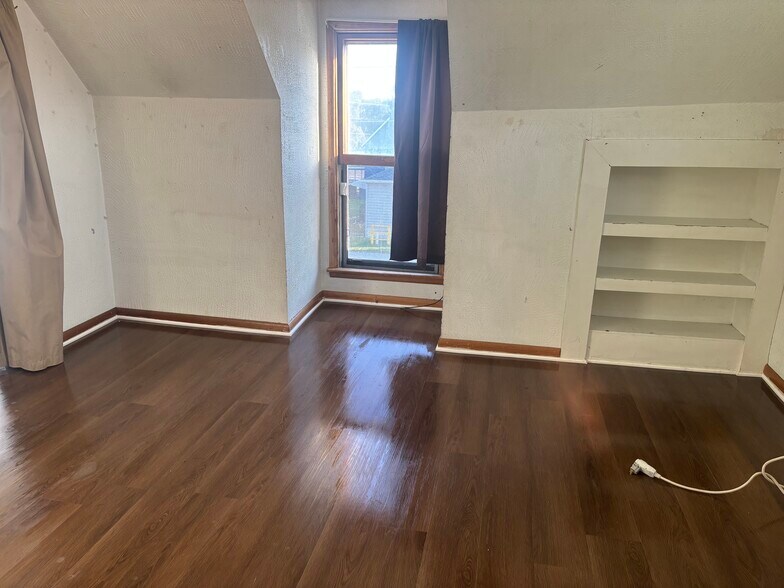 living room 1 - 314 S Park St