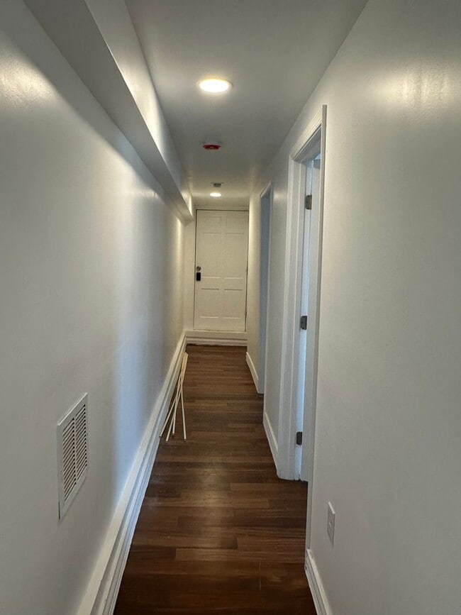 Building Photo - Newly Renovated, Spacious Home! W/D Hook-Up, Close to JHU, KKI and Public Transportation! Availab...