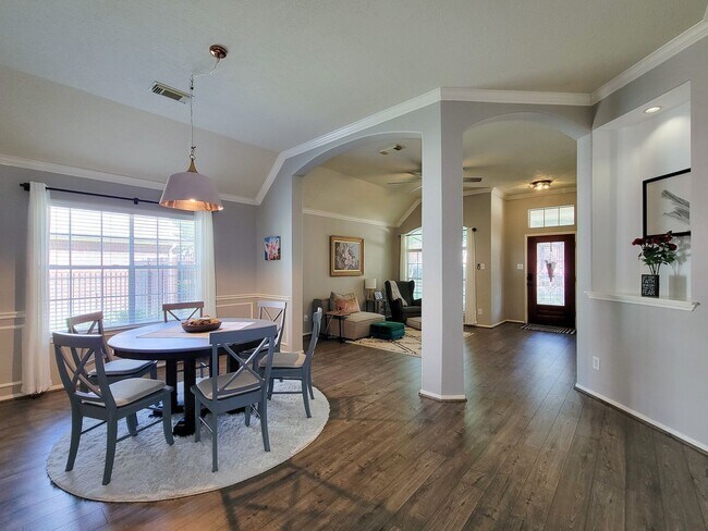 Building Photo - Welcome home to this charming 4-bedroom, 3-bathroom brick house in the desirable Stone Gate commu...