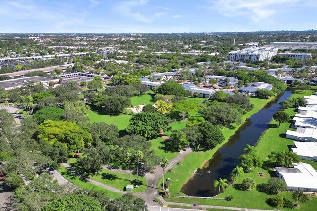 Building Photo - 8137 NW 17th Manor