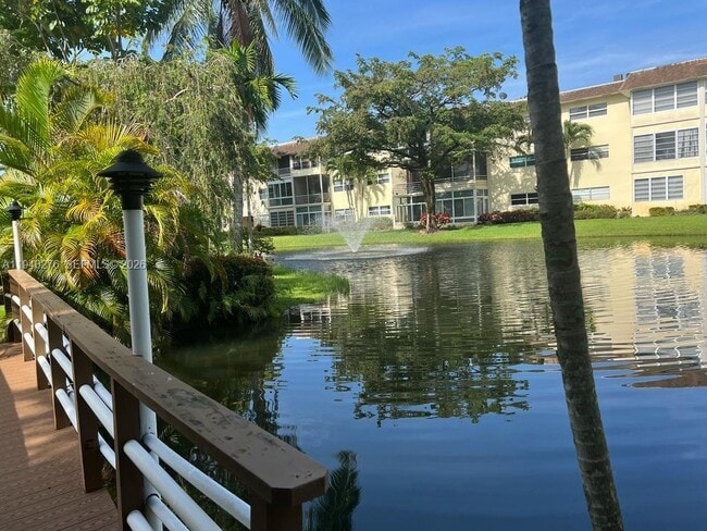 Building Photo - 5181 W Oakland Park Blvd