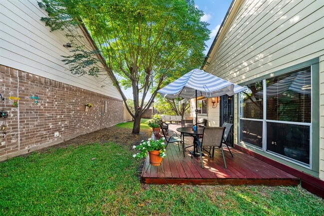Building Photo - 16323 La Luna Dr