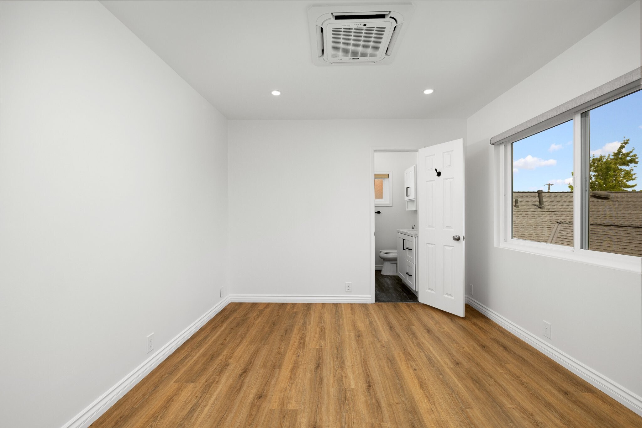 Building Photo - 3852 W 157th St