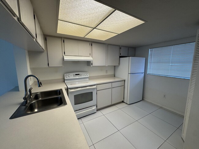 Building Photo - 1803 Palm Beach Trace Dr