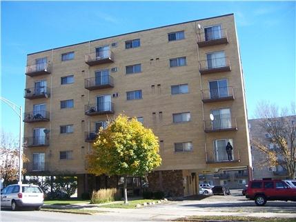 Primary Photo - 300 Des Plaines Ave