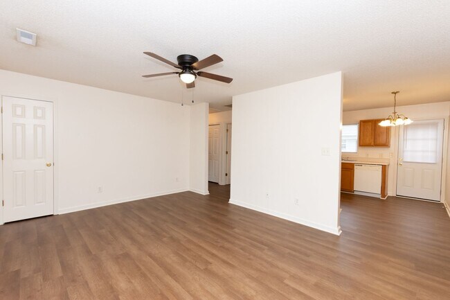 Building Photo - 241 Lakewood Dr