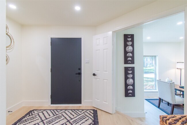 Building Photo - 727 Bunker Hill Rd