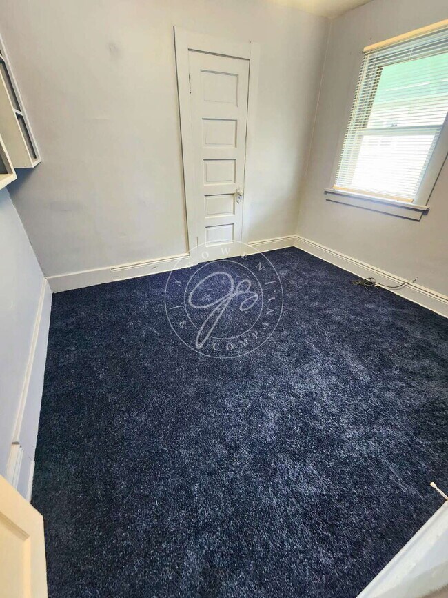Building Photo - Spacious 3-Bedroom Home with Bonus Room and 1.5 Baths