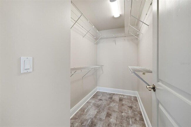 Building Photo - 1227 E Madison St