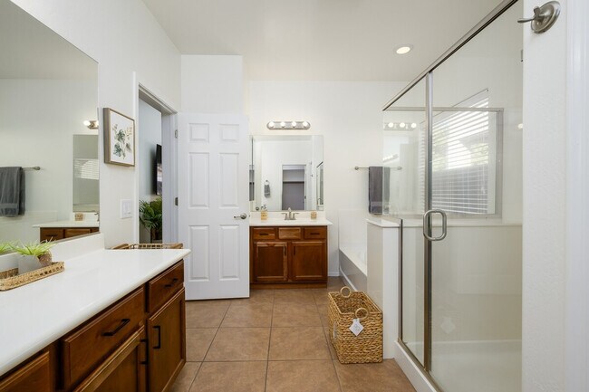 Building Photo - 5538 W Andrea Dr