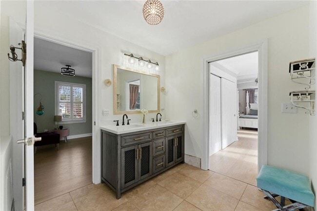 Building Photo - 302 Hascall Rd NW