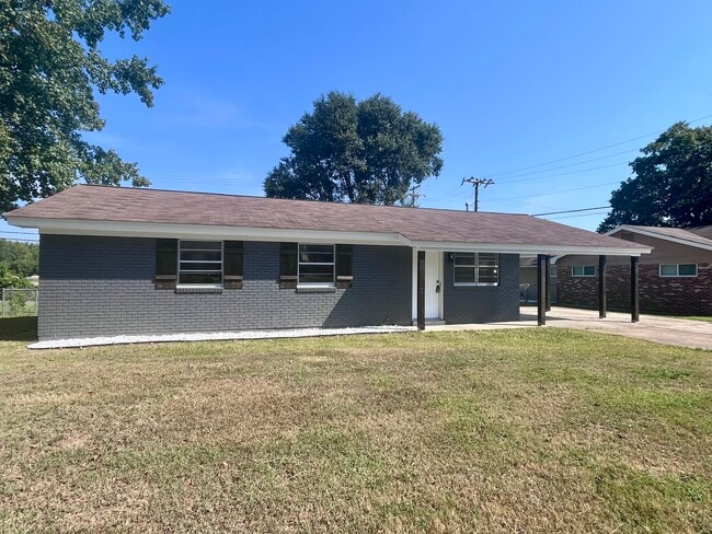 Building Photo - 609 Hemlock St