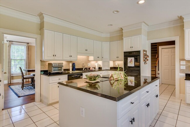 Building Photo - 211 Kestwick Dr W
