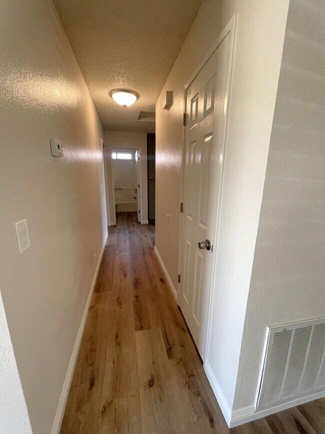 Building Photo - Recently Renovated and Move In Ready!