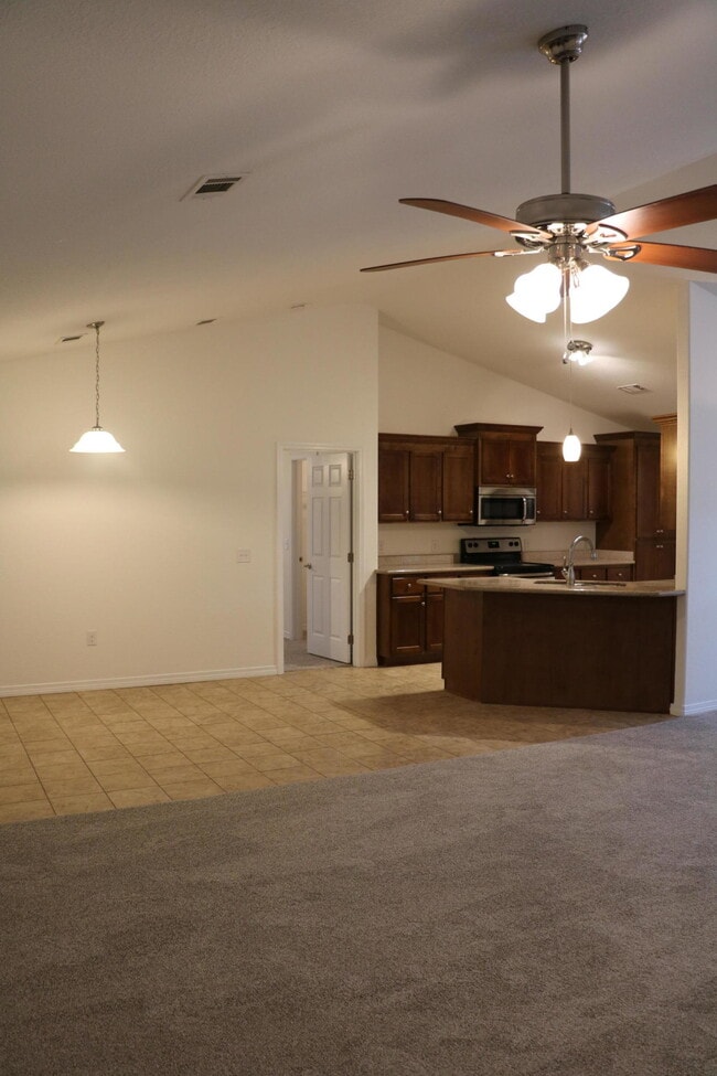 Building Photo - 8202 Pamplona St