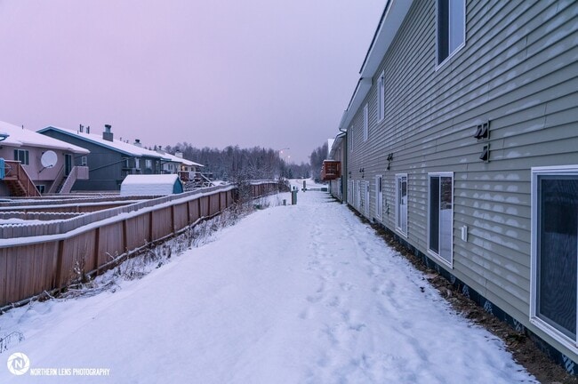 Building Photo - 3 Bedroom East Anchorage Townhouse!