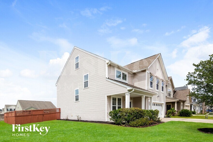 Building Photo - 543 Crossland Dr