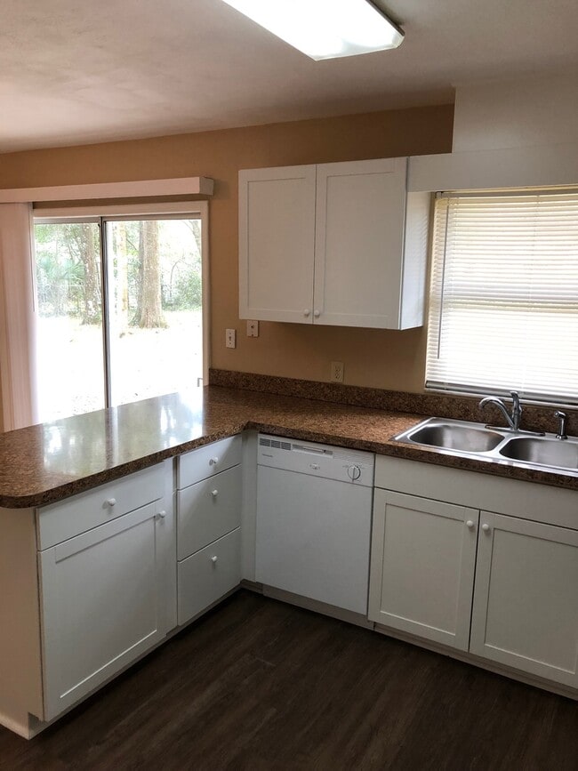 Building Photo - Great Family Home