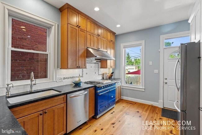 Building Photo - 260 15th St SE