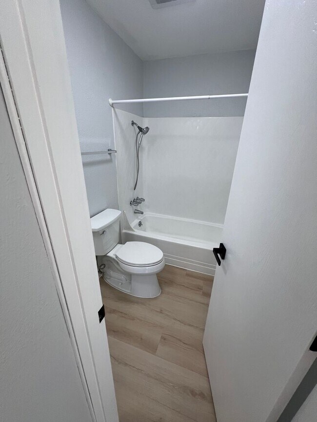 Building Photo - 928-932 N 6th Street