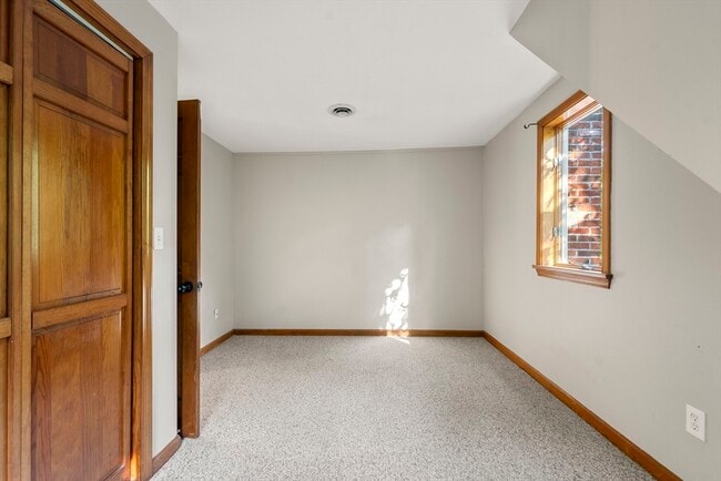 Building Photo - 731 Grove St