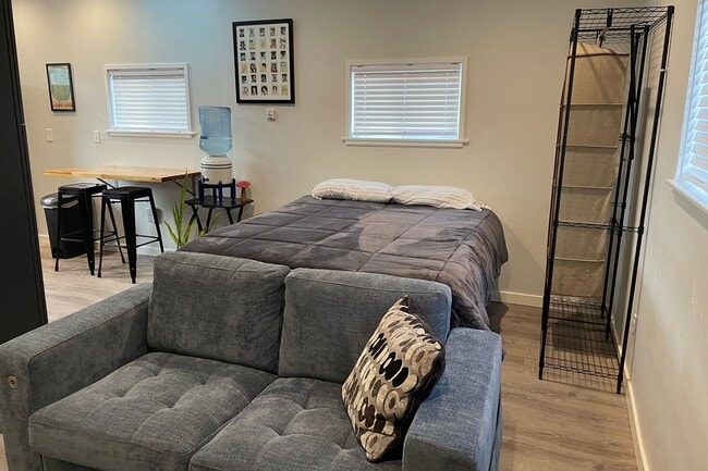 Building Photo - Fully Furnished ADU Studio with W/D