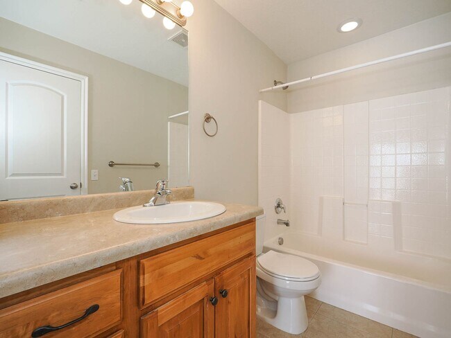 Building Photo - Beautiful Daybreak Condo