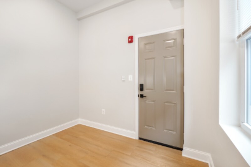 Building Photo - 604 N Eutaw St