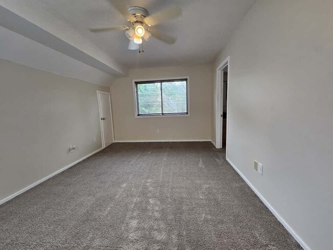 Building Photo - 54 Library Ln