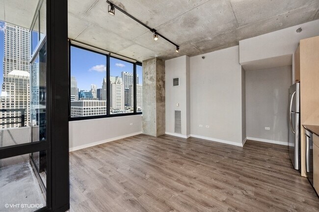 Building Photo - 235 W Van Buren St
