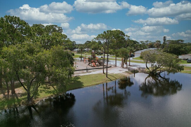 Building Photo - 4916 Silver Oak Dr