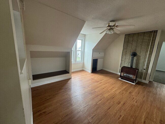 Building Photo - 238 Conant St