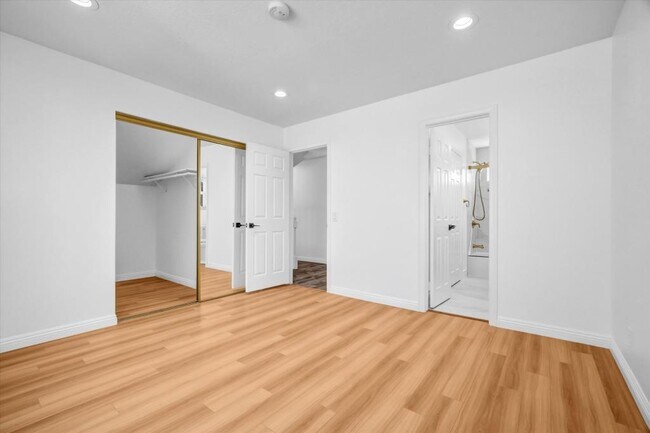Building Photo - 331 Ogle St