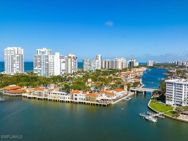 Building Photo - 2750 Gulf Shore Blvd N