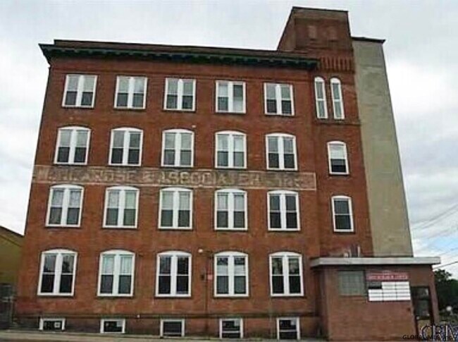 Primary Photo - 31 ONTARIO St