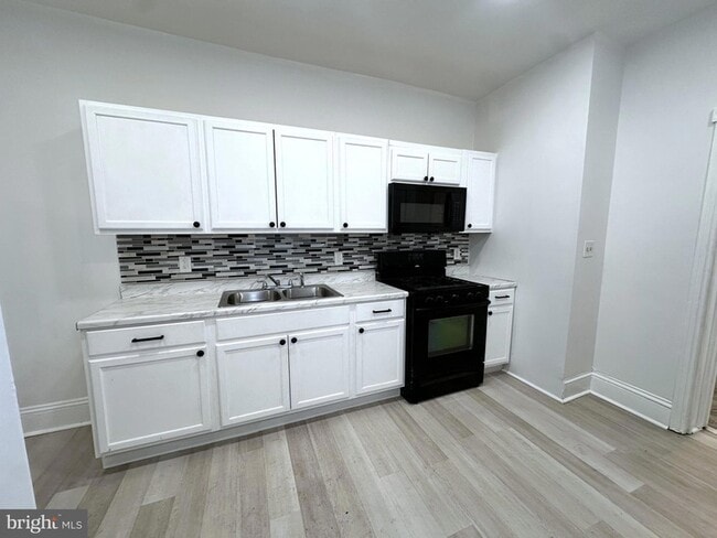 Building Photo - 7 6th Ave