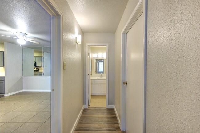 Building Photo - 6500 Sands Point Dr